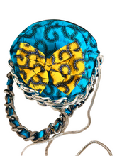 Load image into Gallery viewer, Round chain purse