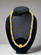 Load image into Gallery viewer, Ghanaian Native beaded necklace