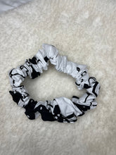 Load image into Gallery viewer, Scrunchy/ruffled hair tie